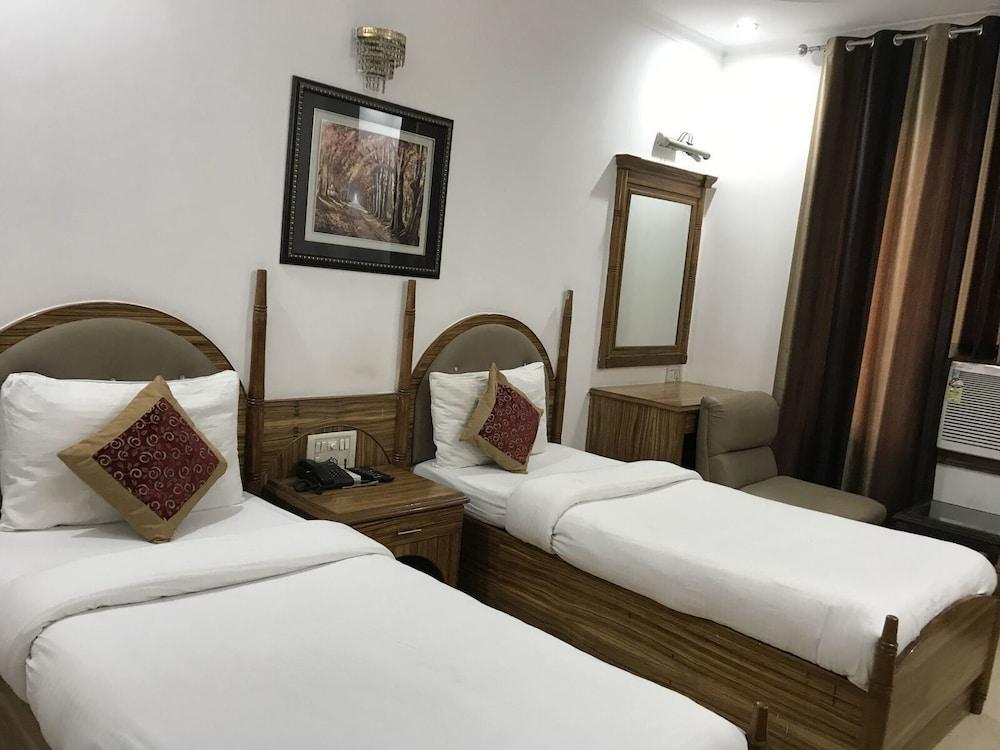 Tjs Royal Hotel Delhi  Extérieur photo